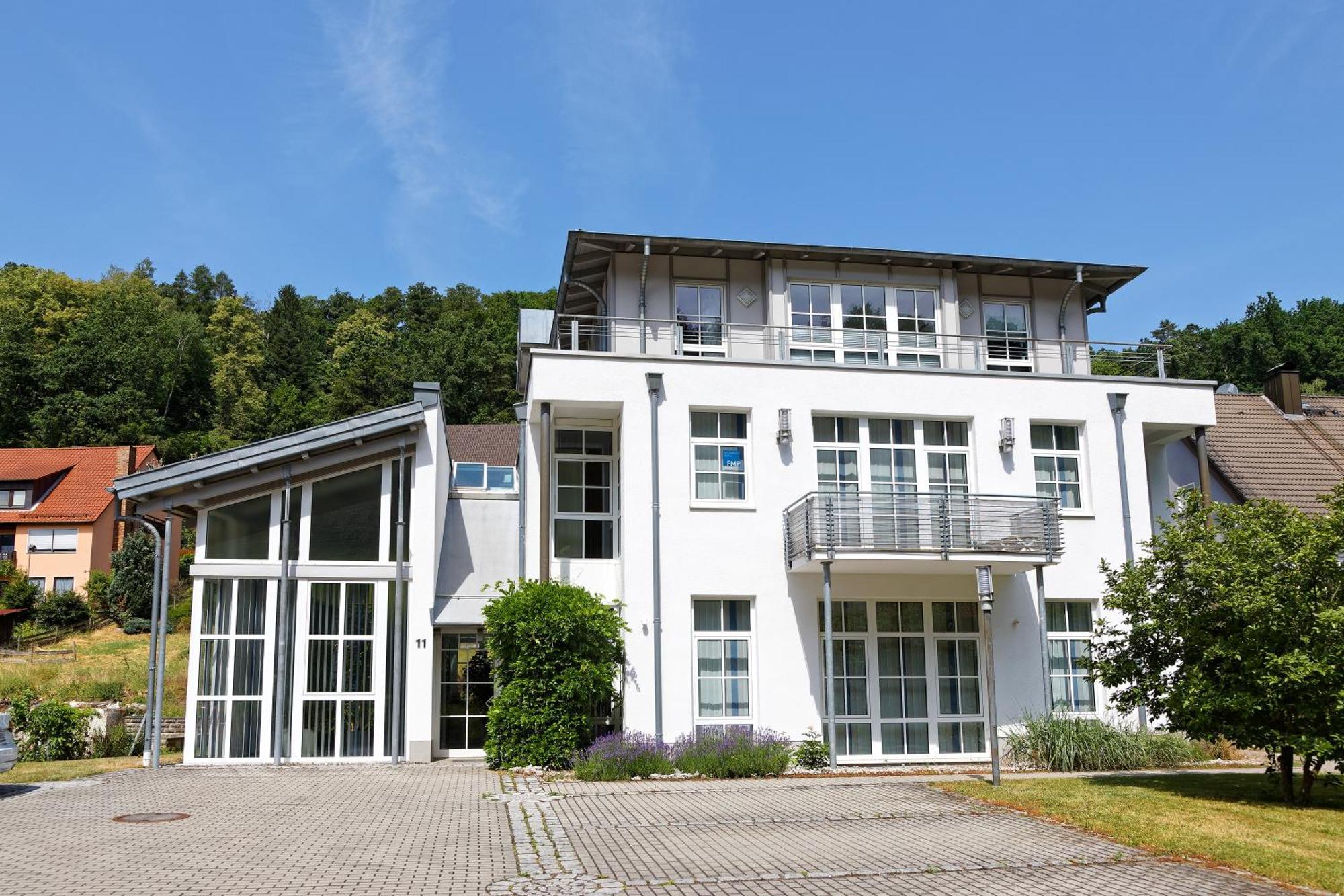 Grosszuegiges Helles Penthouse -Komplette Etage- Mit Balkon Und Stellplatz In Ruhiger Lage Kulmbach Ngoại thất bức ảnh